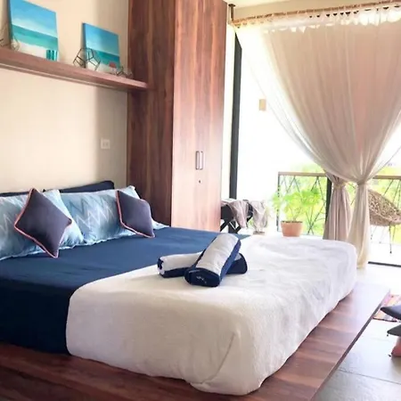 Near Beach+jungle Views. King Bed+220 Megs+2 Bikes *