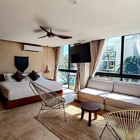 Chic-modern Spot In Apartment