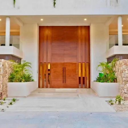 With Amazing Jungle View Top Amenities *