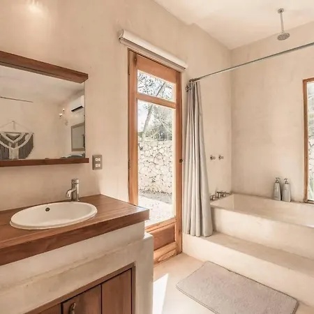 Villa Paradise: Luxe 3br & Private Pool