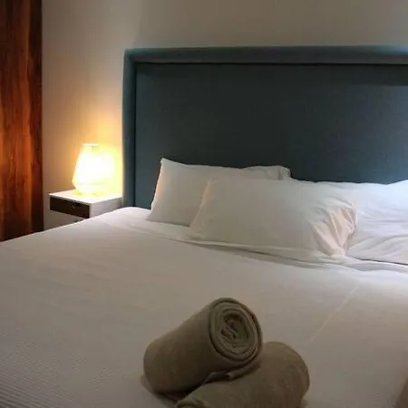 Spacious 3 Bed Penthouse With Rooftop And Gym Apartment *