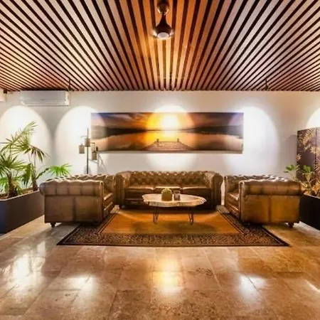 Apartment Spacious 3 Bed Penthouse With Rooftop And Gym