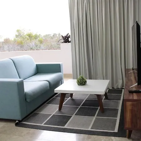 Spacious 3 Bed Penthouse With Rooftop And Gym *