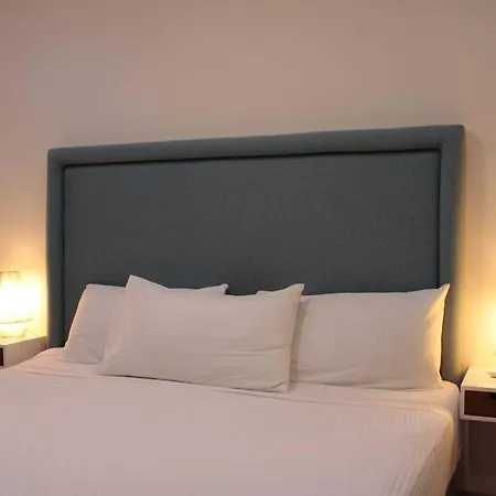 Spacious 3 Bed Penthouse With Rooftop And Gym Apartment