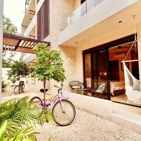 Zen Escape In Jungle Apartment