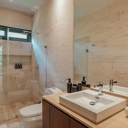 Exclusive And Stunning 3 Bd Jungle View Flat In Apartment *