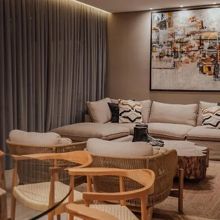 Exclusive And Stunning 3 Bd Jungle View Flat In Apartment