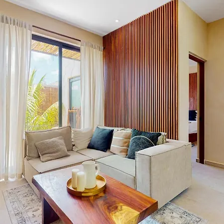 Fronds And Sun At Toh 11 Apartment *