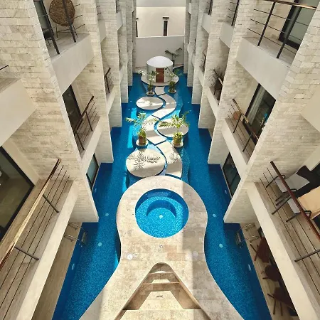 Rooftop Oasis: Urban Retreat With Infinity Pool & Private Terrace