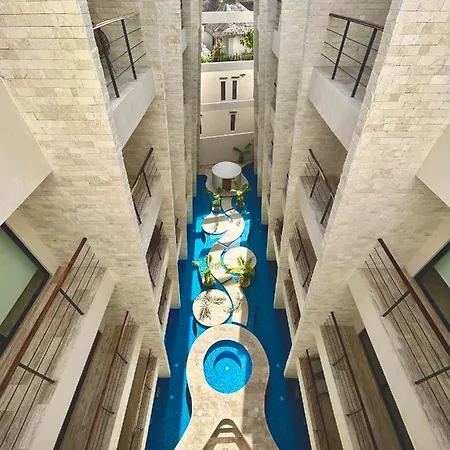 Rooftop Oasis: Urban Retreat With Infinity Pool & Private Terrace *