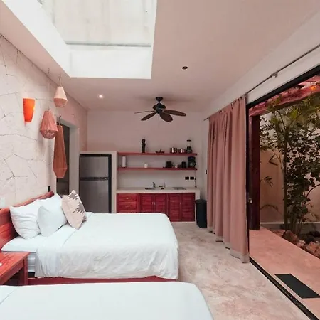 Hotel Enchanting Retreat: A Studio Haven