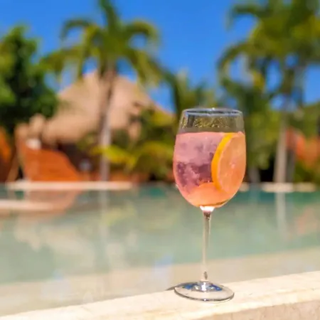 Stunning 6 Private Villas & Ph /Wifi/Ac/Pool/Gym. *