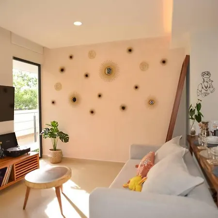 Frida's Artsy With Own Mural, Outdoor Tub & Rooftop Pool *