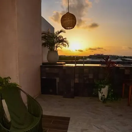 Frida's Artsy With Own Mural, Outdoor Tub & Rooftop Pool *