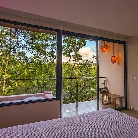 Frida's Artsy With Own Mural, Outdoor Tub & Rooftop Pool Apartment Tulum