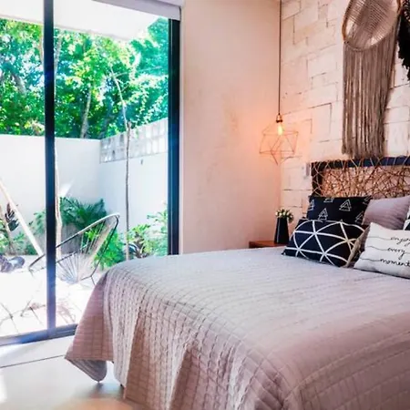 Luxury Condo.close To Town, Private Garden&pool Apartment *