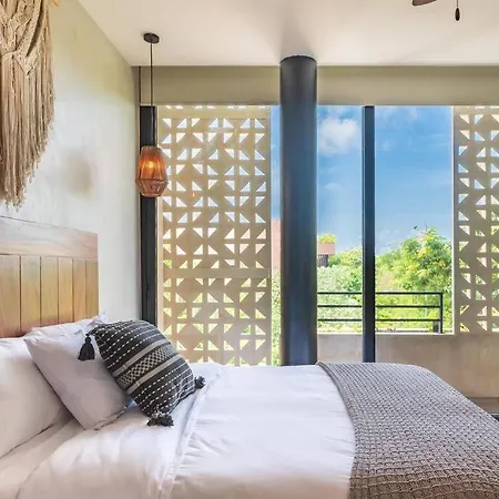 Amazing Rooftop 2br 2bathroom Apartment *