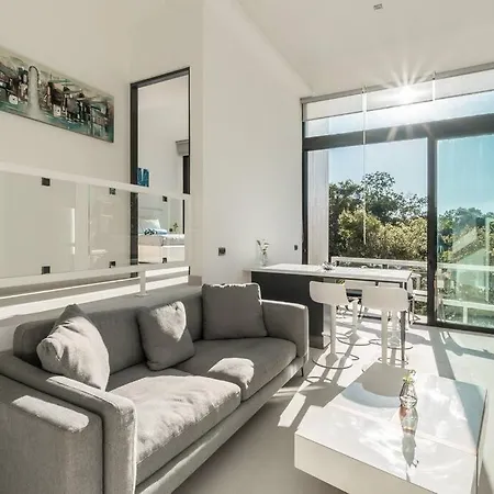 Apartment 2 Bedroom 2 Badroom Great Location *