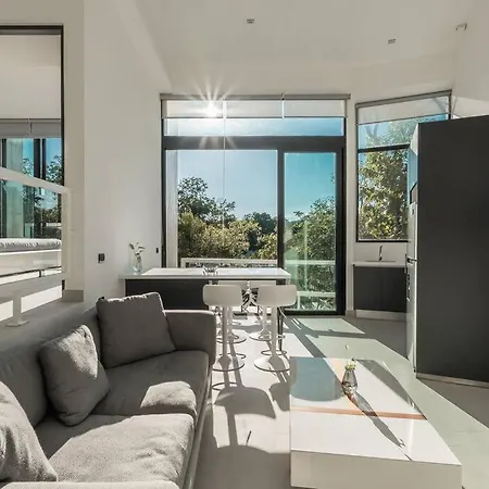 2 Bedroom 2 Badroom Great Location Apartment *