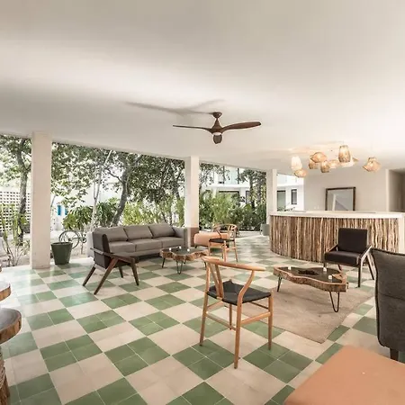 Cozy Studio, Pool, Great Location Apartment *