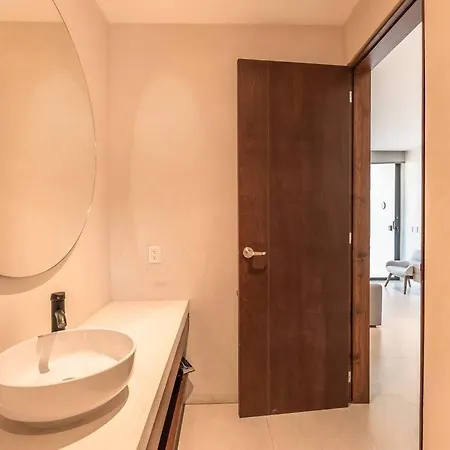 Cozy Studio, Pool, Great Location Apartment *