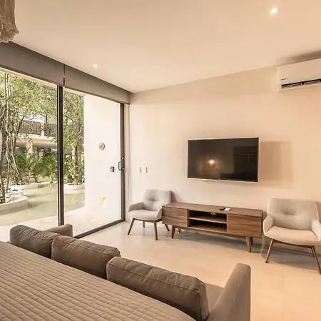Cozy Studio, Pool, Great Location Apartment *