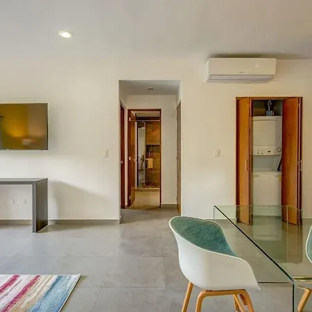 Complex With An Alluring Pool & Tropical Vibes By Stella Rentals! Apartamento