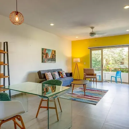 Complex With An Alluring Pool & Tropical Vibes By Stella Rentals! *