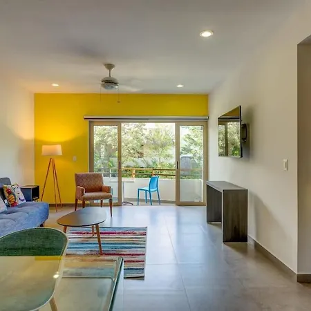 Complex With An Alluring Pool & Tropical Vibes By Stella Rentals! Apartamento