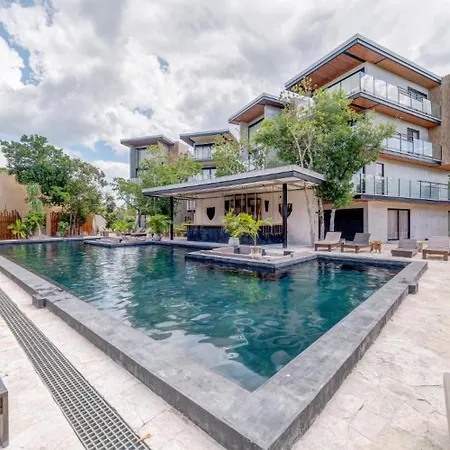 Chic New With Pool Near Beach Ruins Apartment