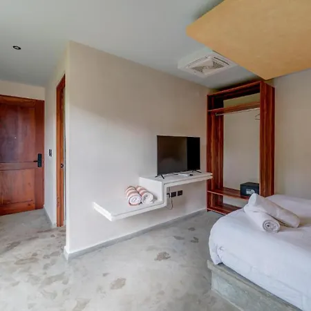 Chic New With Pool Near Beach Ruins Apartment *