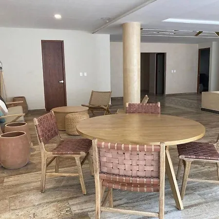 2 Bedroom Spacious Great Located Top Lx Amenities Apartment *