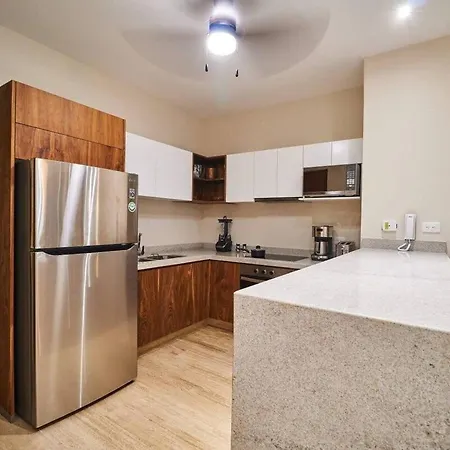 2 Bedroom Spacious Great Located Top Lx Amenities Apartment