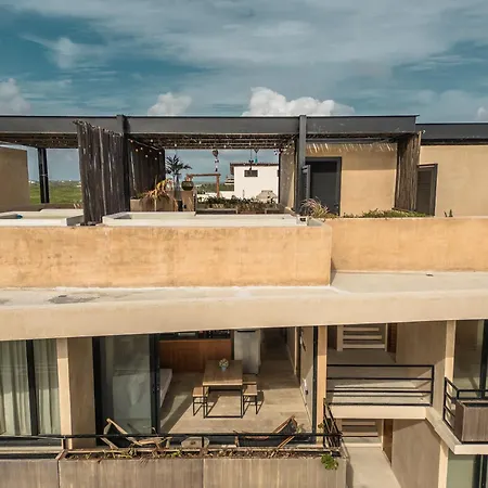 Direct Access To The & Private Rooftop Pool Apartment