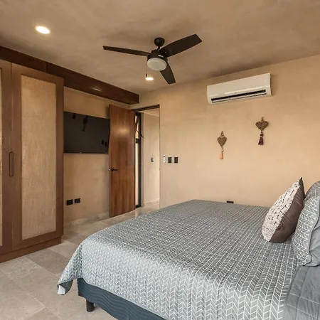 Apartment Direct Access To The & Private Rooftop Pool