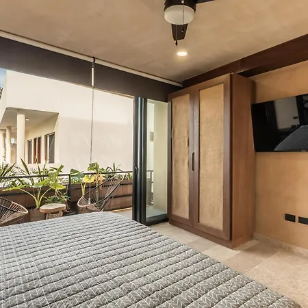 Direct Access To The & Private Rooftop Pool Apartment