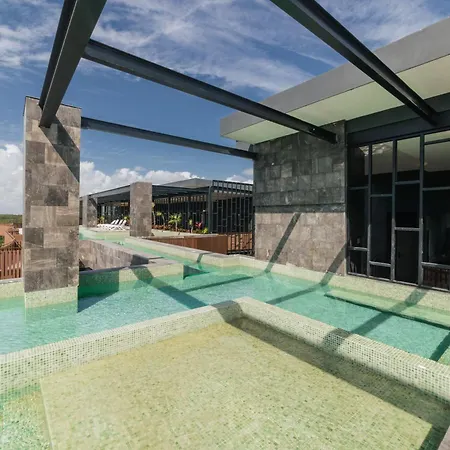 Studio/hotel Zone/infinity Pool/amira-203b By Sandy Powerpul *