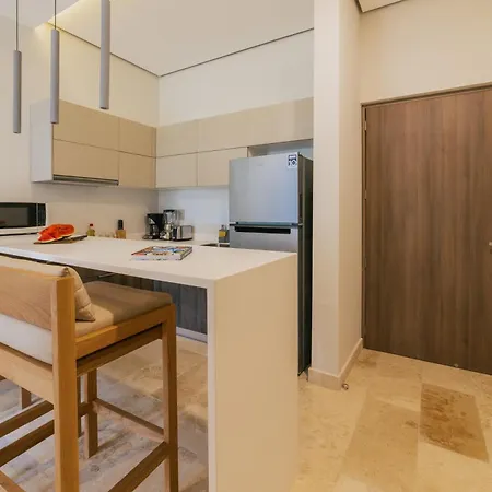 Studio/hotel Zone/infinity Pool/amira-203b By Sandy Powerpul *