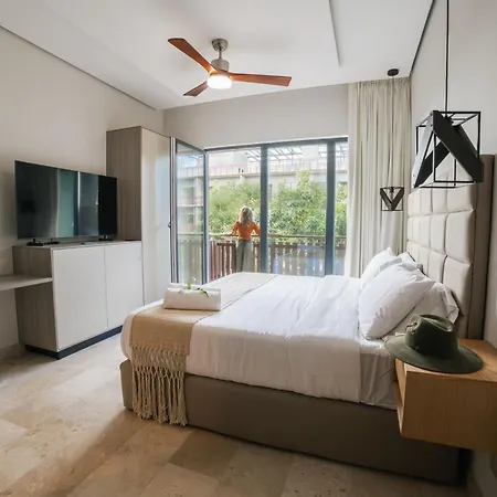 Studio/hotel Zone/infinity Pool/amira-203b By Sandy Powerpul