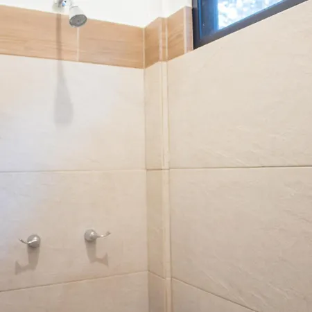 Espaciosa Casa: 4 Suites, Jardin, Palapa Y Alberca Tulum
