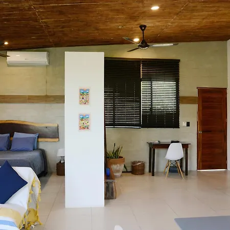 Espaciosa Casa: 4 Suites, Jardin, Palapa Y Alberca * Tulum
