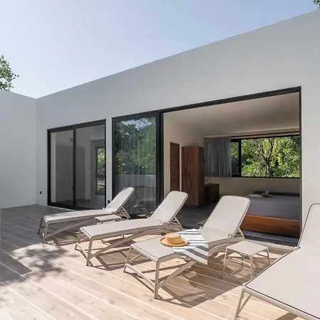 Twelve O'clock - Luxury Villa