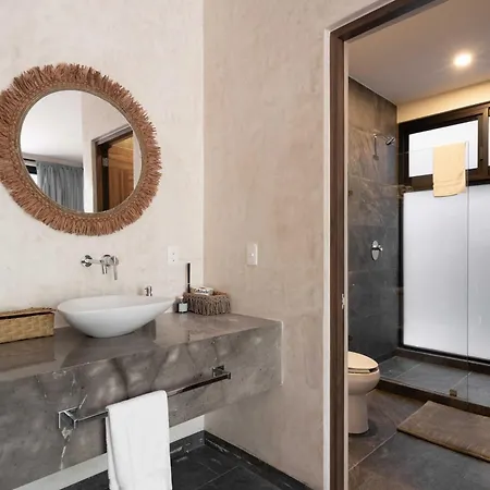 Twelve O'clock - Luxury Villa