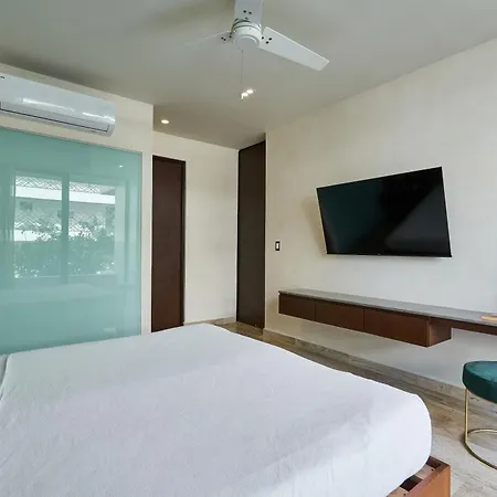 Flawless In With Balcony Pool & Gym