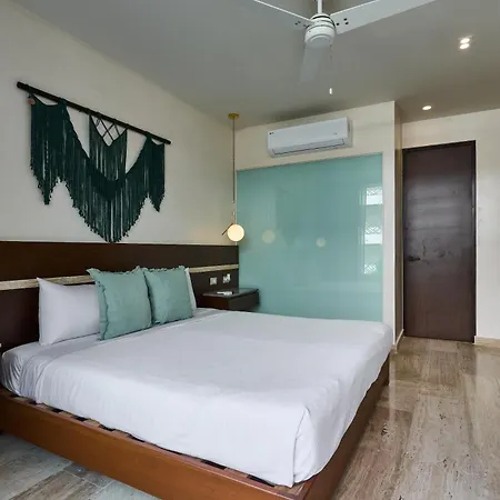 Flawless In With Balcony Pool & Gym Apartment