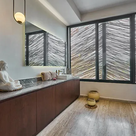 Flawless In With Balcony Pool & Gym