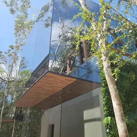 Jungle Treehouse Apartment