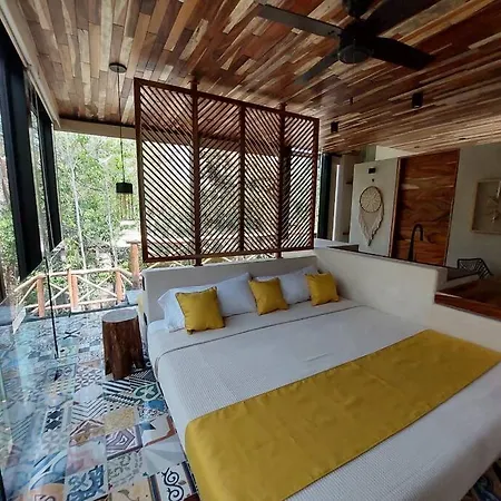 Jungle Treehouse Apartment *