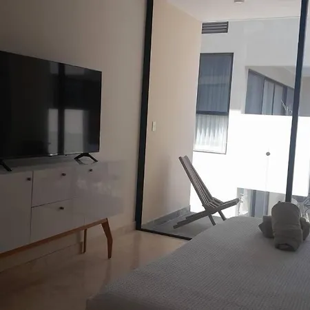 Tranquilo 1br C/ Balcon Y Bella Vista En Aldea Z Apartment *