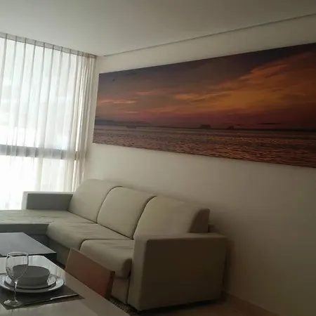 Tranquilo 1br C/ Balcon Y Bella Vista En Aldea Z Apartment *
